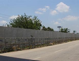 Concrete wall built at US Consulate in Turkey’s south