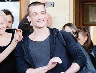 Russian court frees artist with fine for fire protest