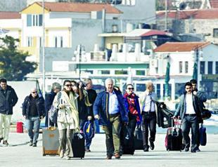 Turkish officials in Greece for groundwork on refugee swap