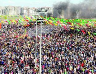 Big crowd celebrates Nevruz in Diyarbakır
