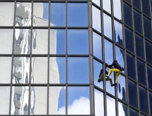 French Spiderman scales Paris skyscraper