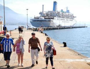 Thomas Cook holiday demand falls as wary customers delay booking