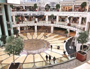 Istanbul residents spend weekend at home