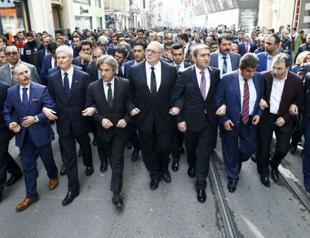 Consuls general in Istanbul march against terror