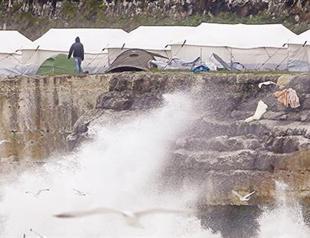 France to take 400 refugees per month: Minister