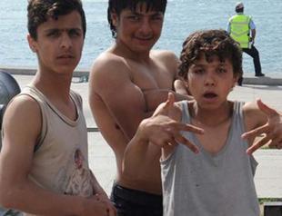 Syrian boys rescue drowning man in Turkey