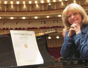 A piano marathon by İdil Biret