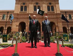 Ministers discuss burgeoning defense ties between Ankara, Islamabad