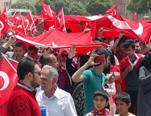 Thousands march against PKK in Midyat after car bomb attack