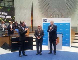 Hürriyet Editor-in-chief Ergin honored with Freedom of Speech Award