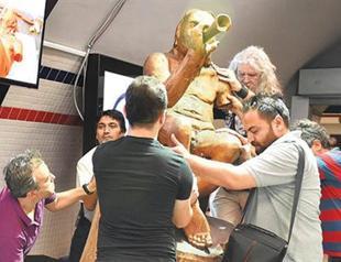 Defaced sculpture in İzmir replaced