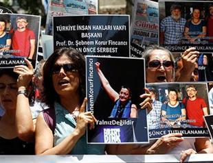 Over 100 journalists show solidarity with arrested Turkish campaigners