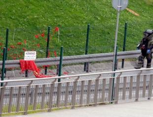 Suspicious banner on Istanbul highway leads to traffic chaos