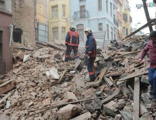 Building collapses in central Istanbul