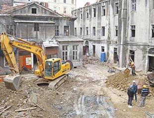 Narmanlı Han under restoration