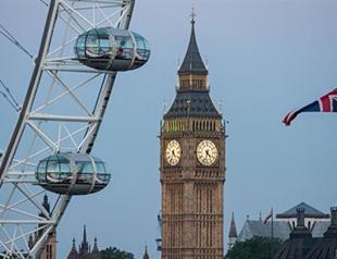 World stunned as UK votes to leave EU, markets crash