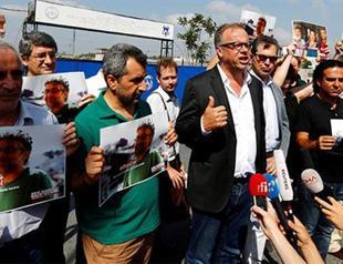 RSF, press freedom groups demonstrate outside Istanbul prison over arrested campaigners