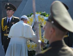 Pope says ‘never again’ to tragedies like ‘Armenian genocide’