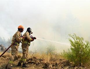 Turkish authorities evacuate holiday resorts as forest fire spreads in Antalya
