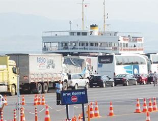 Ferry firm to offer free meals to customers to keep main route afloat after İzmit Bay bridge opens