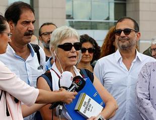 Court refers five campaigning Turkish journalists to police to testify