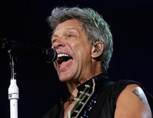 Jon Bon Jovi surprises cancer-stricken fan with guitar, kiss