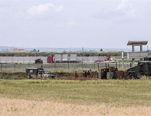 Two suicide bombers killed on Syrian border