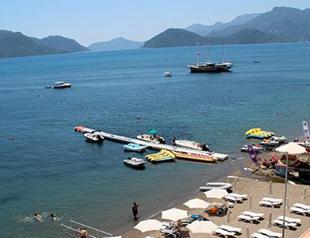 Turkish hoteliers eye Russian tourists to cut losses