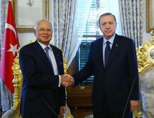 Turkish president hosts Malaysian PM ahead of OIC summit