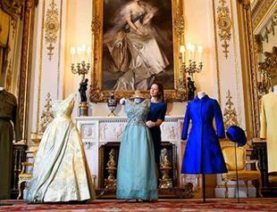 Queens wardrobe goes on display at Buckingham Palace exhibit