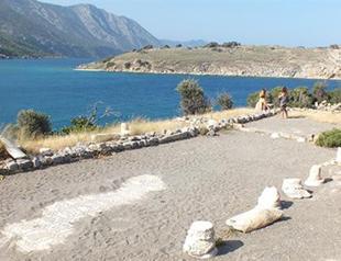 Tisan’s mosaics receive protection at a museum