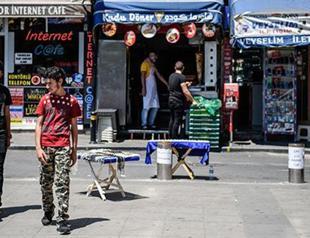 Odd jobs in Istanbul for young Syrians who dreamed big