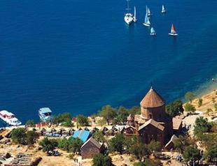 Iranian tourists want beach, facilities around Turkey’s Lake Van