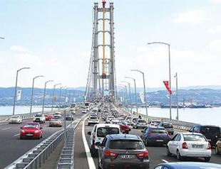 Nearly 1 mln vehicles crossed newly-opened İzmit Bay Bridge during Eid holiday