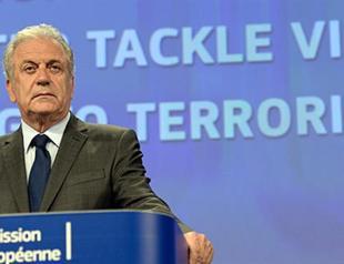 EU commissioner sends warm message to Turkey on visa deal