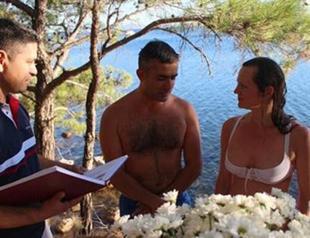 German-Turkish couple gets married in swimsuits in Turkey’s northwest