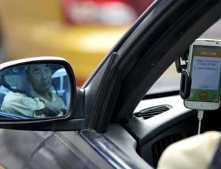 Apple invests $1 billion in China taxi app Didi