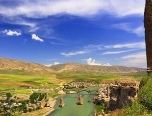 Hasankeyf: City of rocks, castles, bridges, minarets…