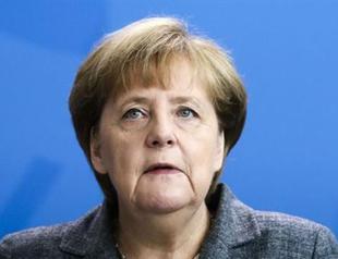 Merkel condemns attempted military coup in Turkey, urges rule of law