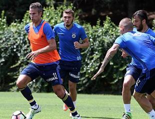 Robin van Persie to stay in Fenerbahçe