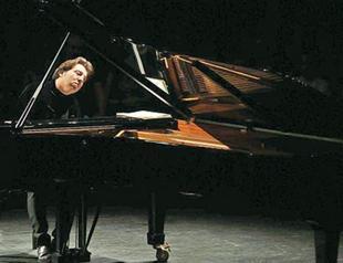 Pianist Fazıl Say signs new recording contract with Warner Classics for Mozart piano sonatas