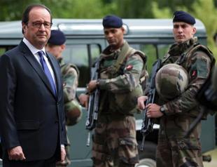 Hollande seeks to defuse row over Nice security