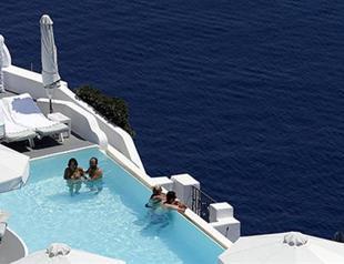 Greece may win over tourists shunning Turkey, but could also feel impact