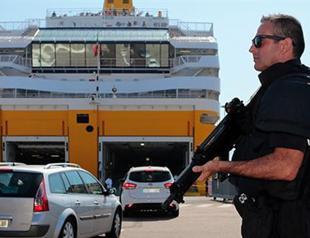 Big bags banned from Cannes beaches as attacks precaution