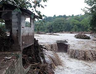 Mexico landslides leave 40 dead as new storm forms