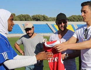Arsenals Mesut Ozil visits Syrian refugee camp