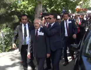 Egg-throwing protesters target CHP leader in Turkish capital