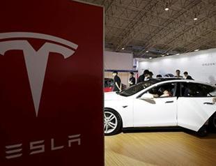 Self-driving in spotlight again as China sees first Tesla autopilot crash