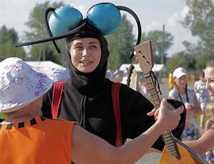 At the Russian Mosquito Festival, the more bites the better