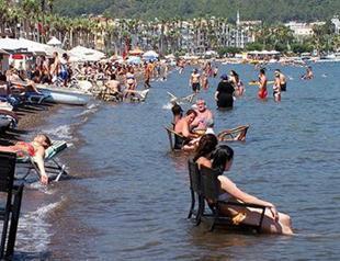Tourists flocking to hotel where Erdoğan escaped coup soldiers